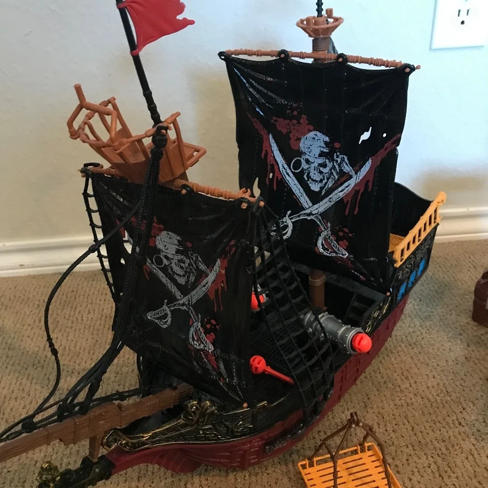 True Heroes Pirate Ship and Action Figure Toy Lot